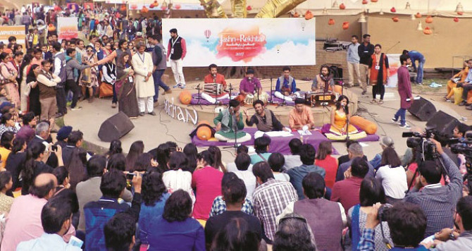 اُردو کے معترف بھی، اُردو سے منحرف بھی!